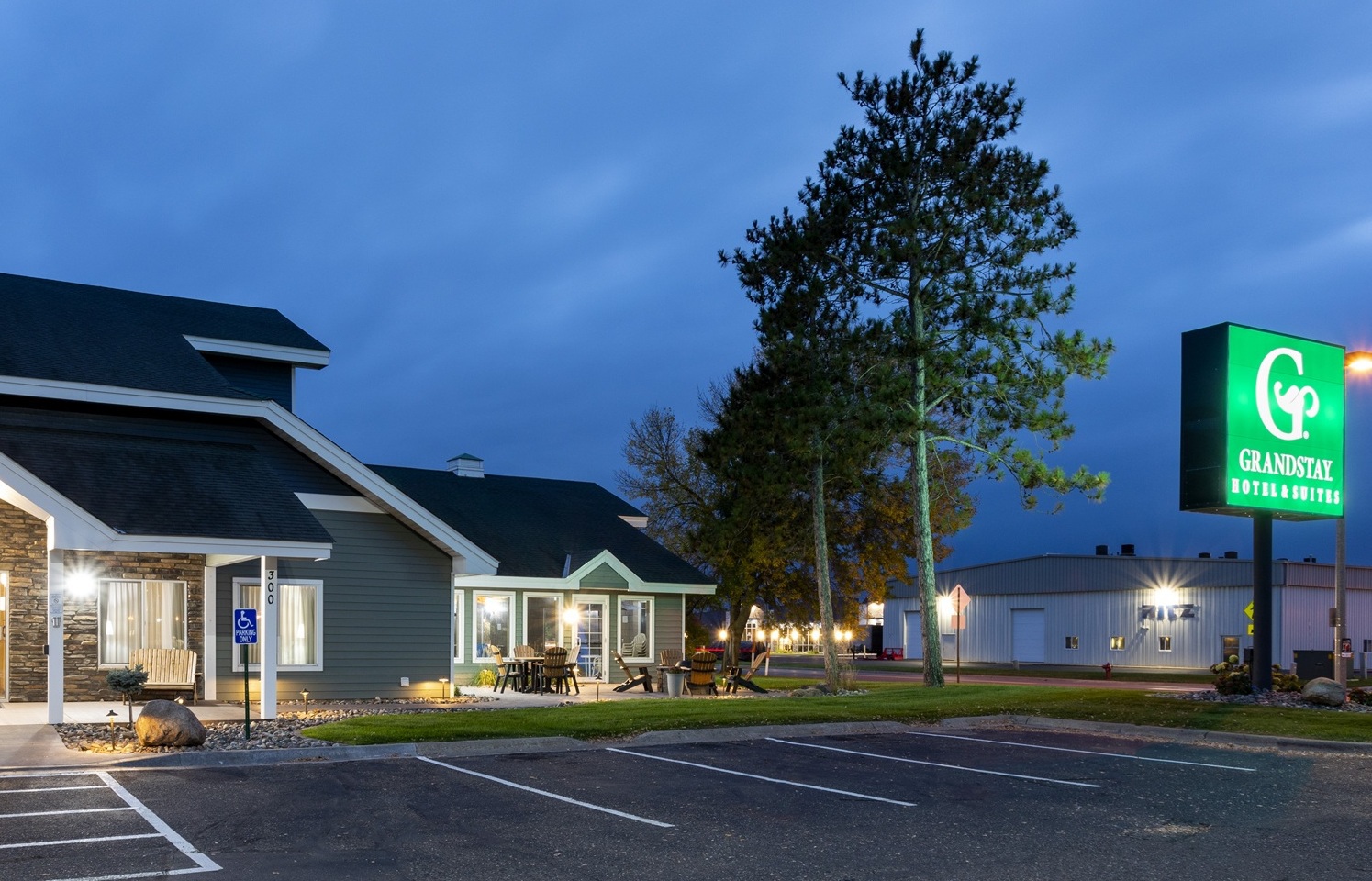 GrandStay Hotel and Suites 